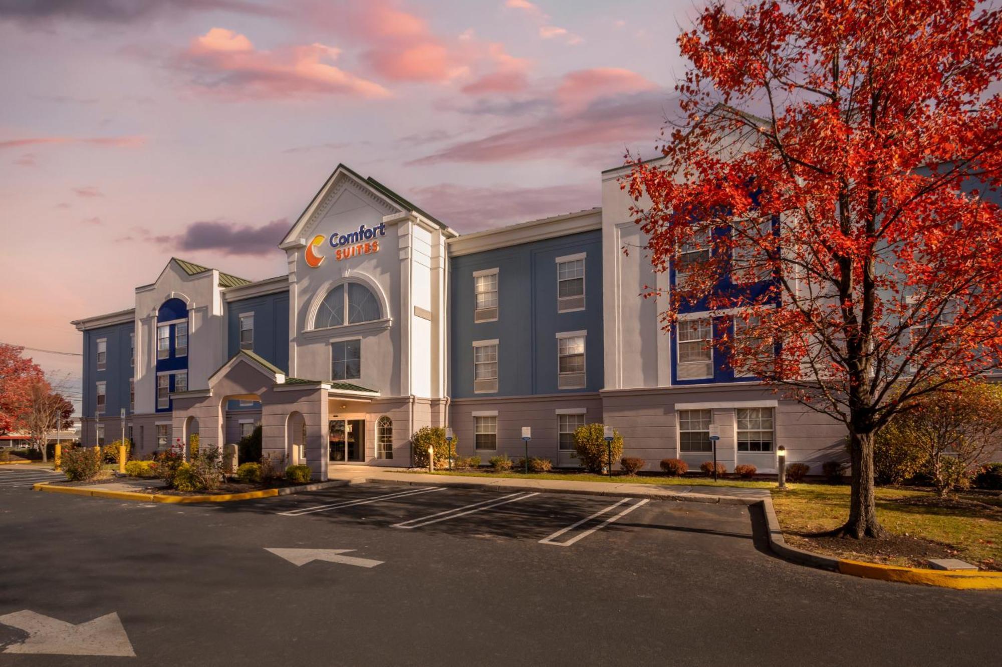 Comfort Suites East Brunswick - South River Exterior foto