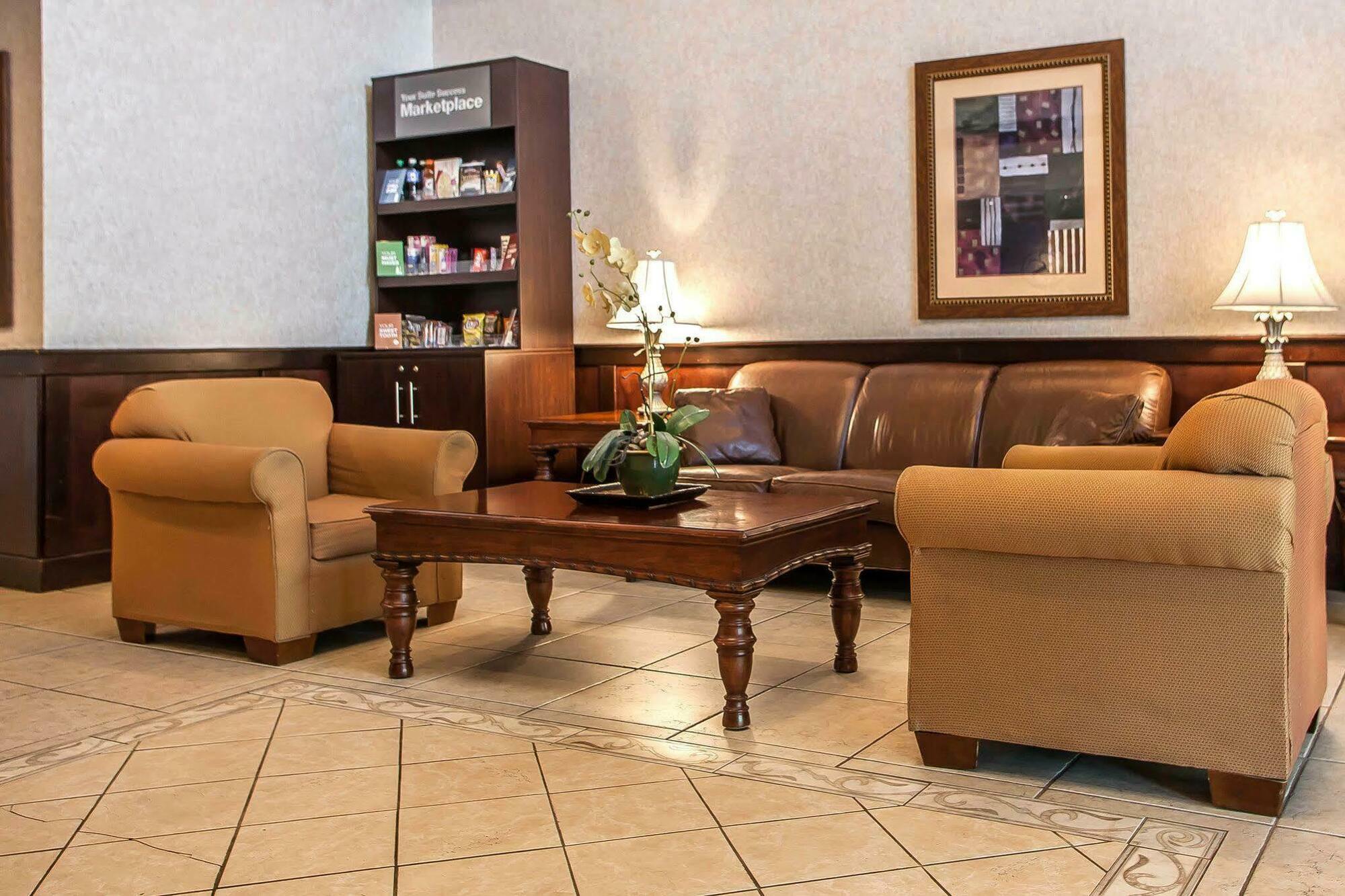 Comfort Suites East Brunswick - South River Exterior foto